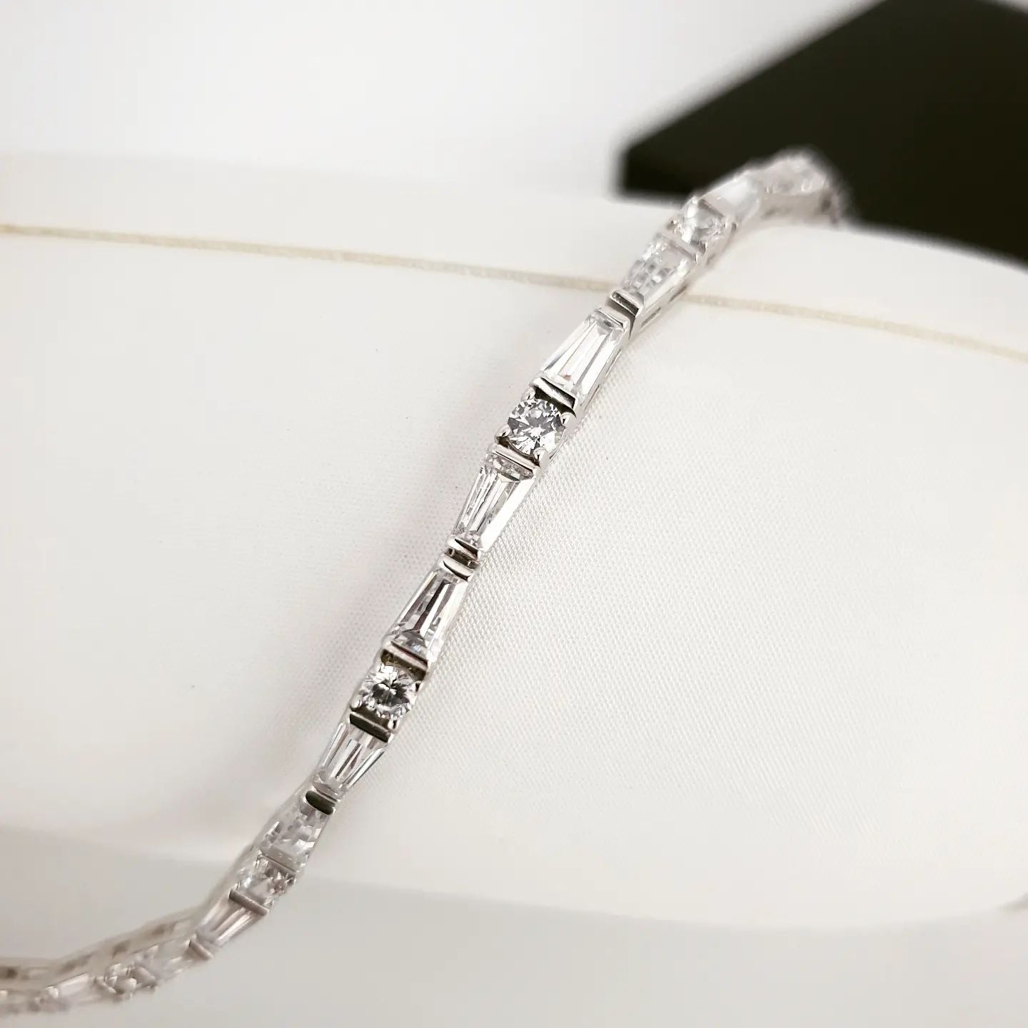 925 Sterling Silver Round & Trillion Cut Cz Ladies Tennis Bracelet