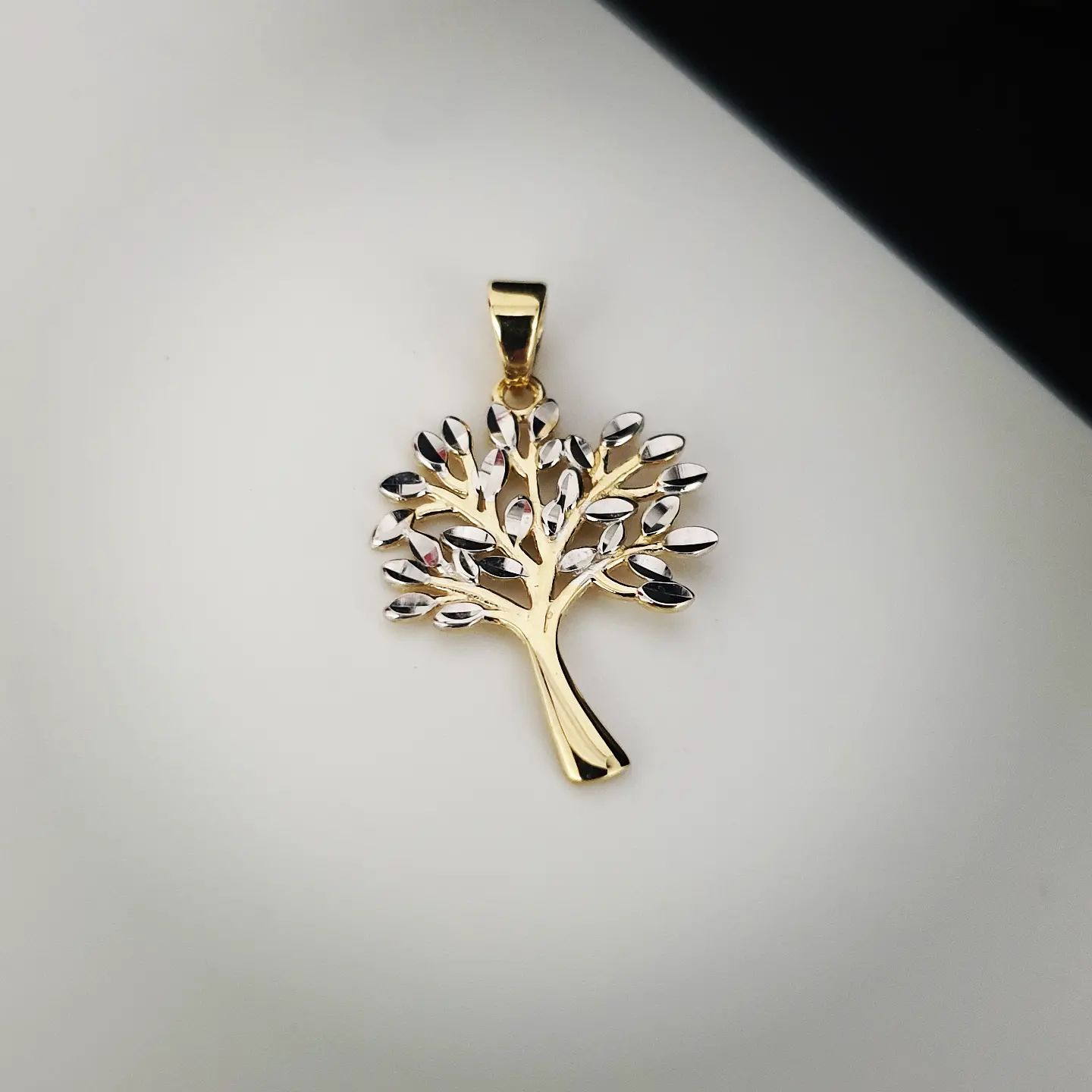 9ct Yellow Gold Hallmarked Gold Tree of Life Pendant
