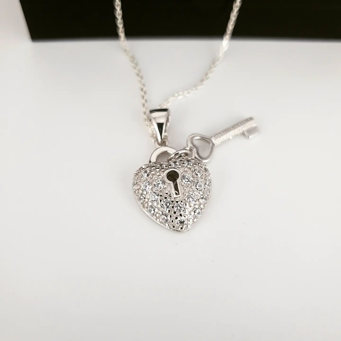 925 Sterling Silver Heart & Key Drop Pendant with 18" Chain