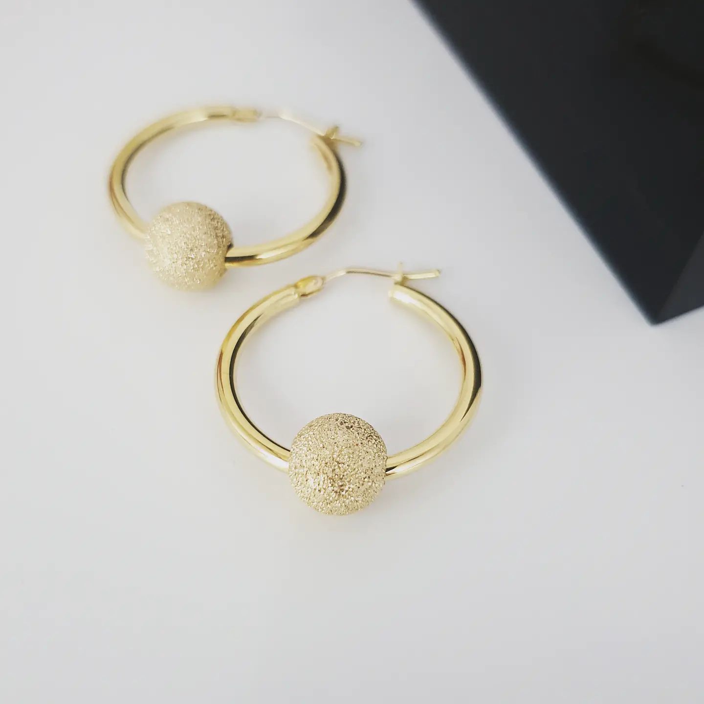 9ct Yellow Gold Glitter Ball 23mm & 19mm Hoop Earrings