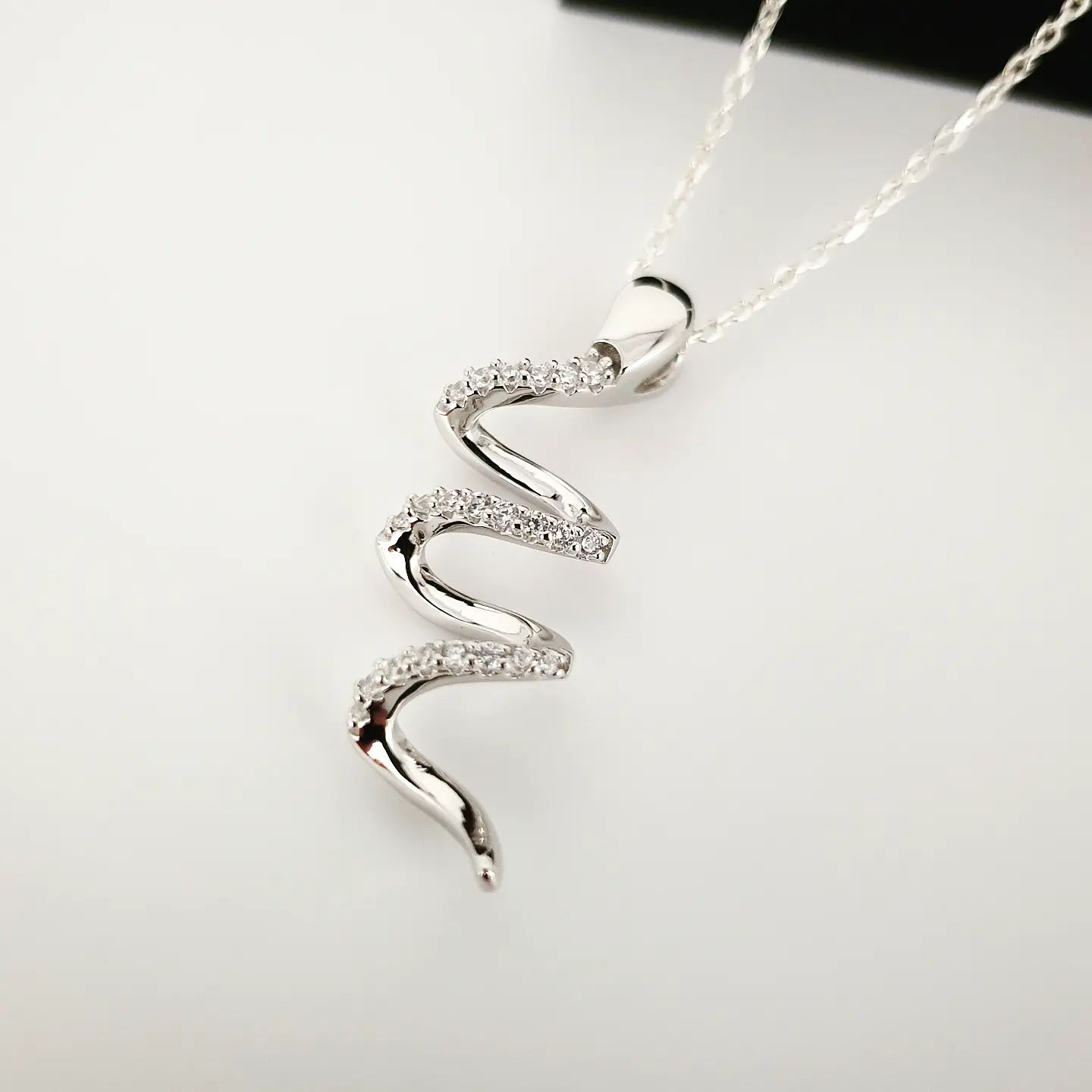 925 Sterling Silver Cz Snake Drop Pendant with Chain