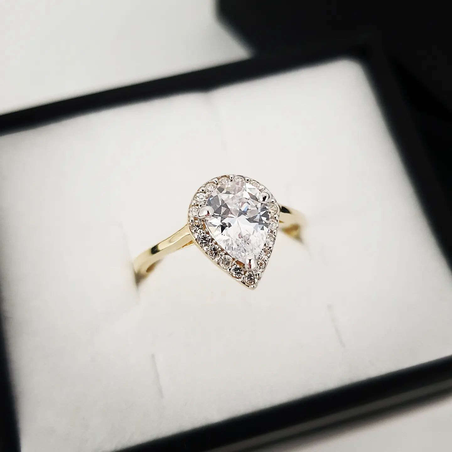 9ct Yellow Gold Cz Tear Drop Halo Ring