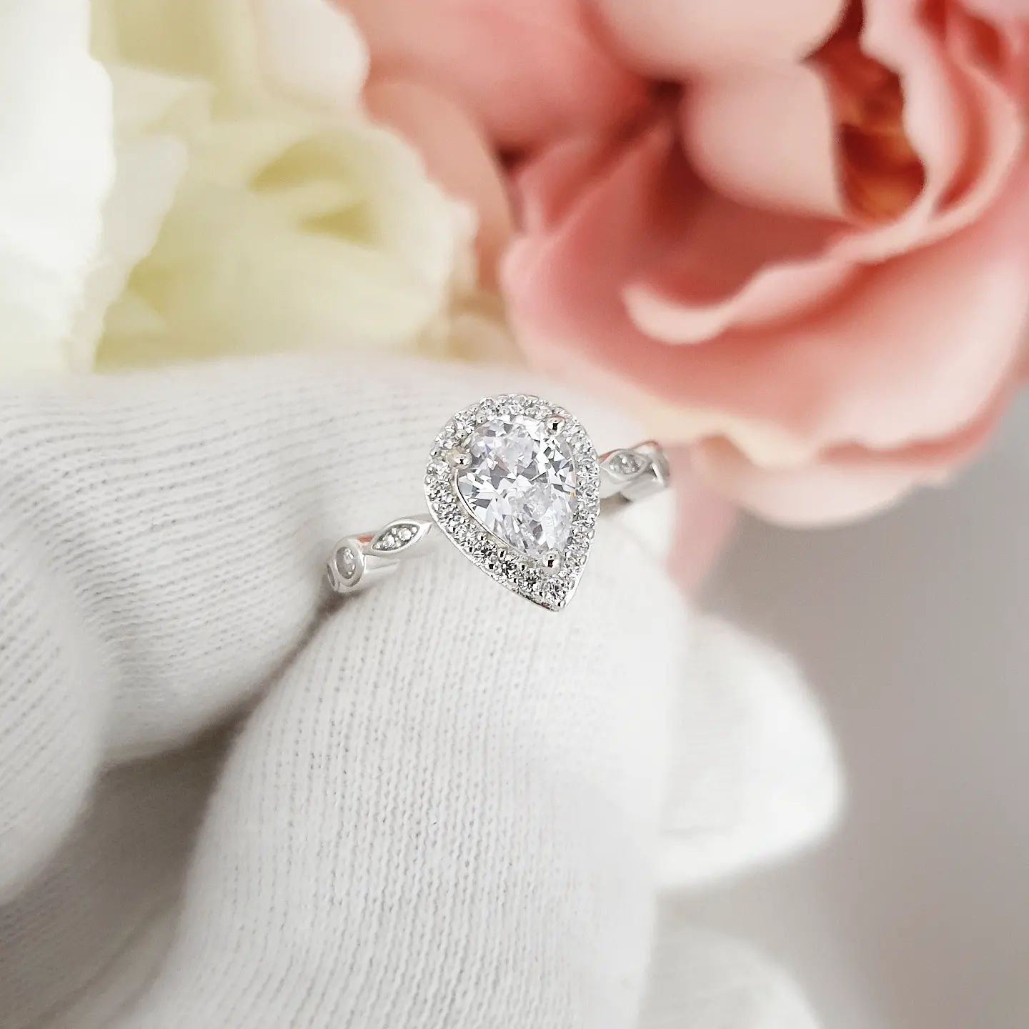 925 Sterling Silver Vintage Cz Tear Drop Ring