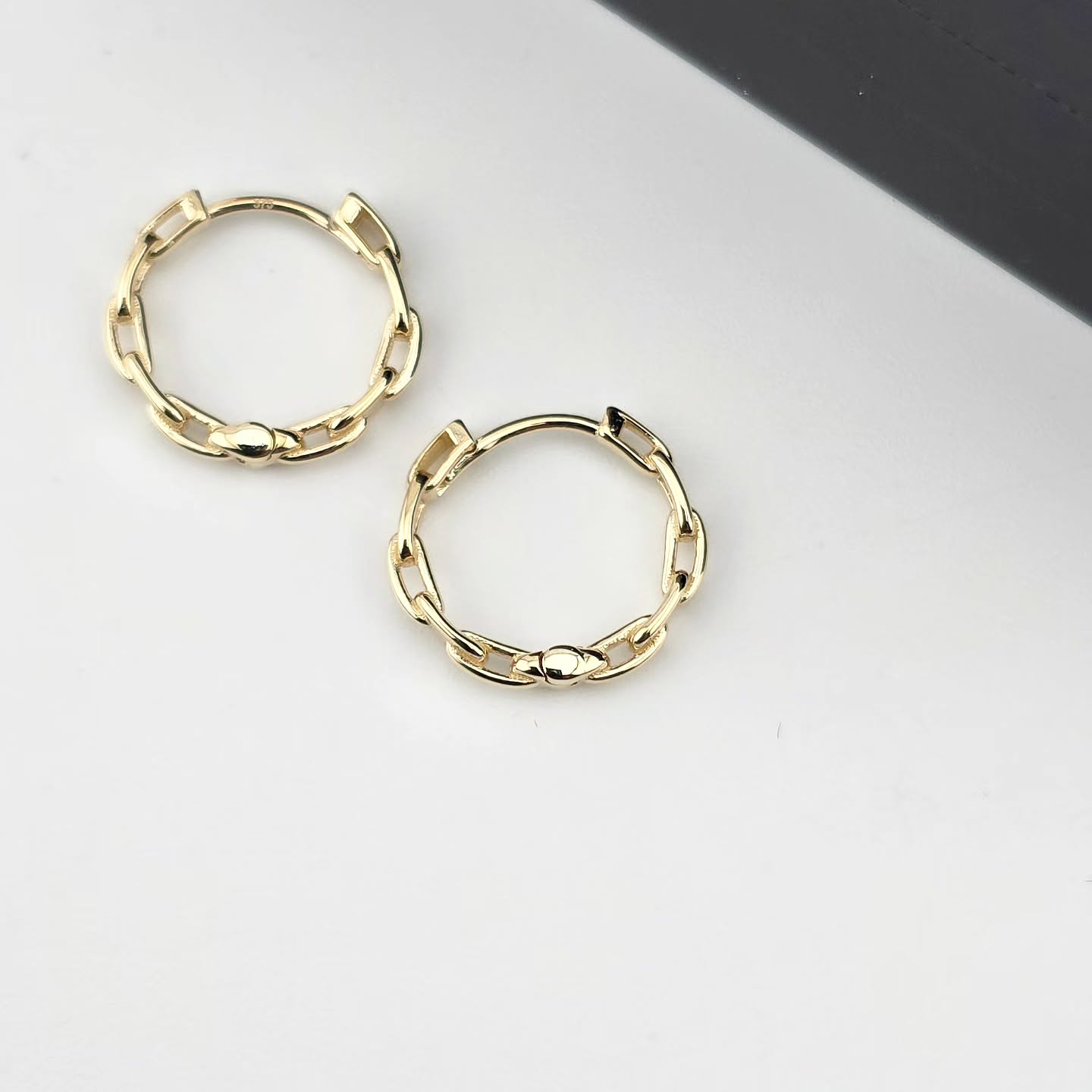9ct Yellow Gold 15mm Paper Clip Plain Huggies
