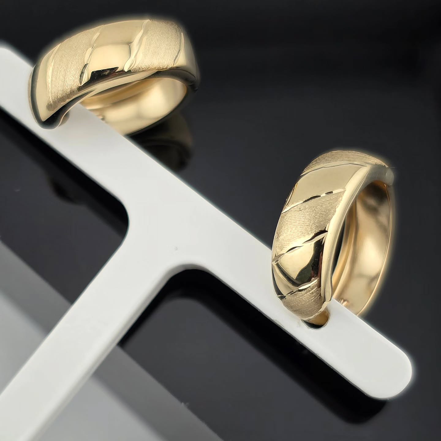 9ct Yellow Gold 16mm Diamond Cut Huggies