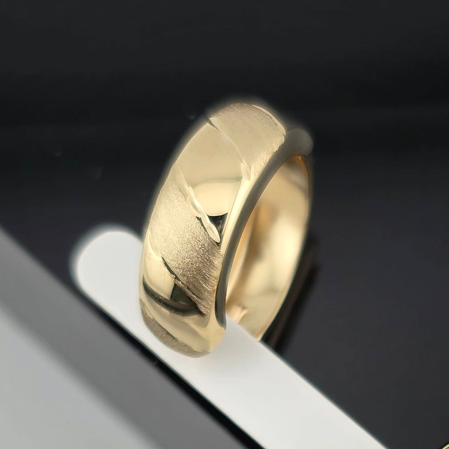 9ct Yellow Gold 16mm Diamond Cut Huggies