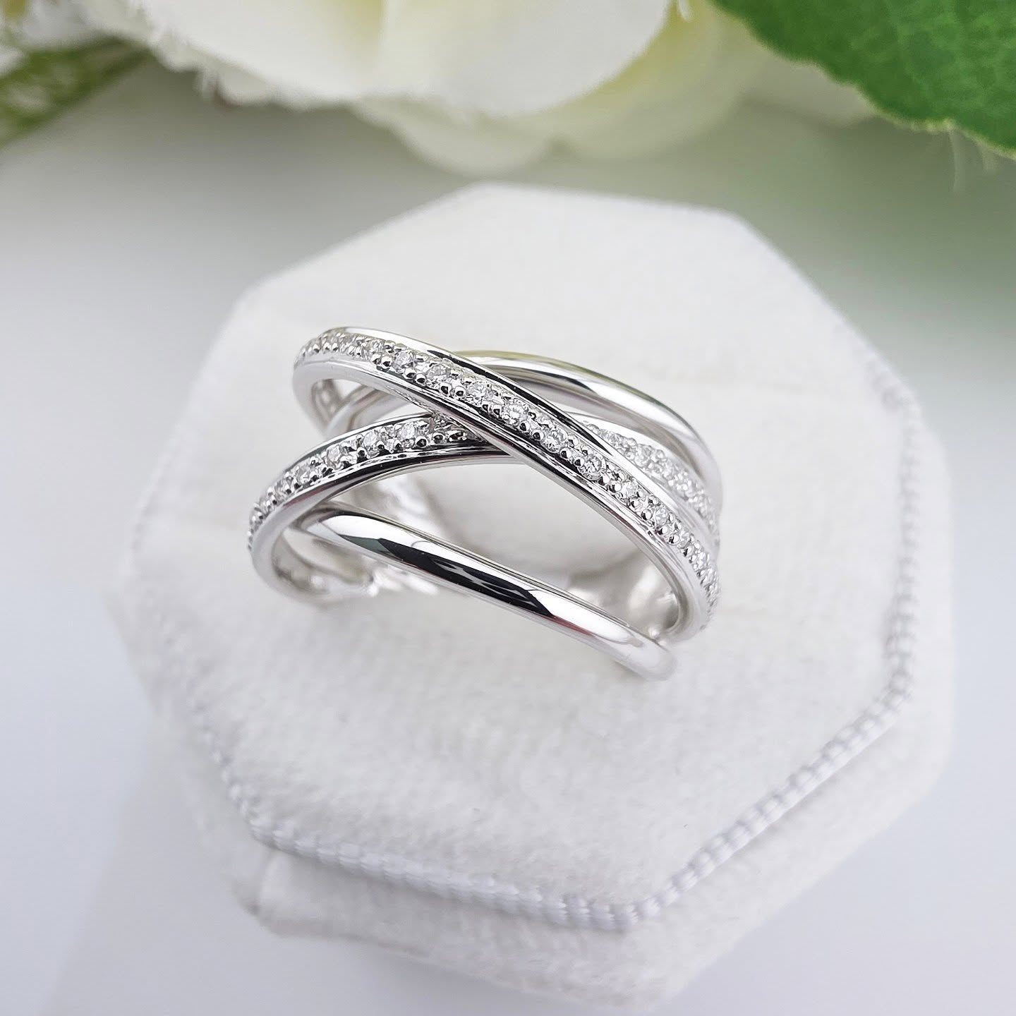 9ct White Gold 0.25ct Diamond Crossover Ring