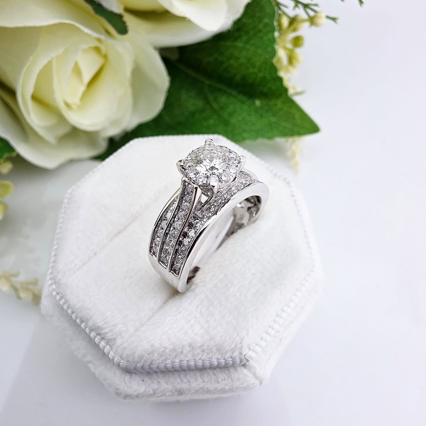 18ct White Gold 1.00ct Diamond Dress Ring
