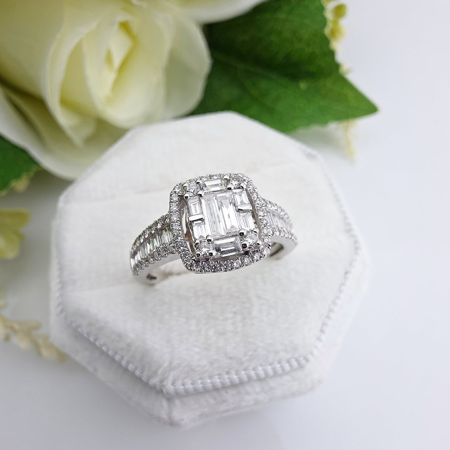 18ct White Gold 1.00ct Diamond Dress Ring