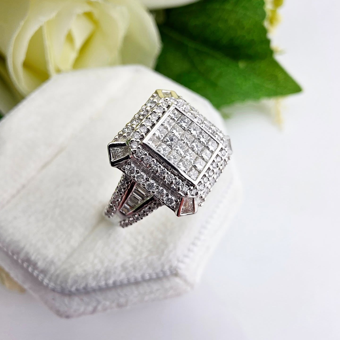 18ct White Gold 1.00ct Diamond Fancy Ring