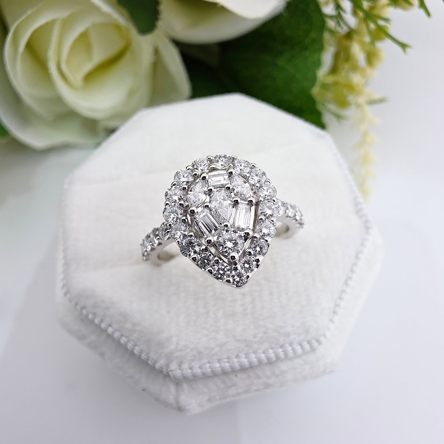 18ct White Gold 1.00ct Pear Shaped Diamond Ring