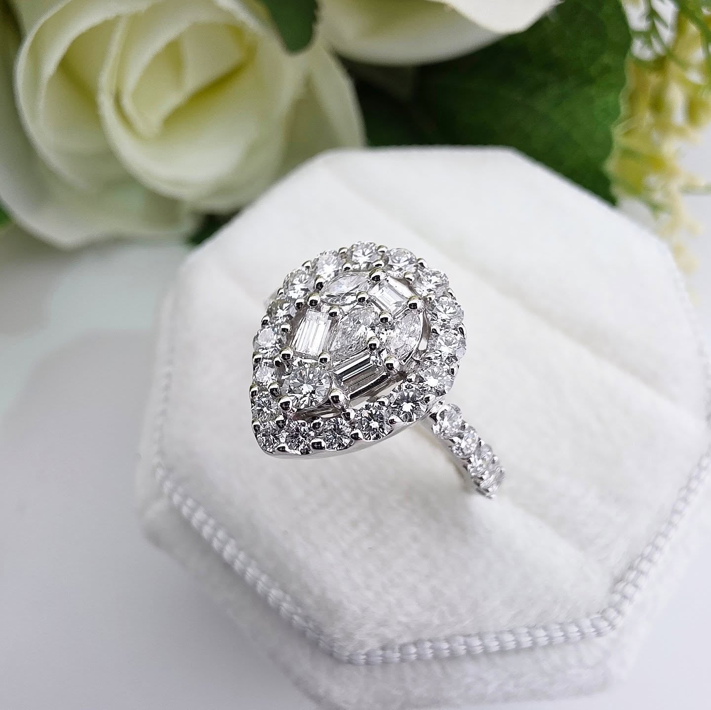 18ct White Gold 1.00ct Pear Shaped Diamond Ring
