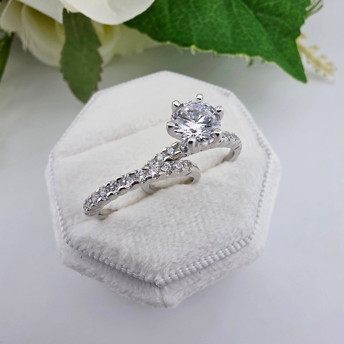 925 Sterling Silver Round Brilliant 6-Claw Ladies’ Ring Set