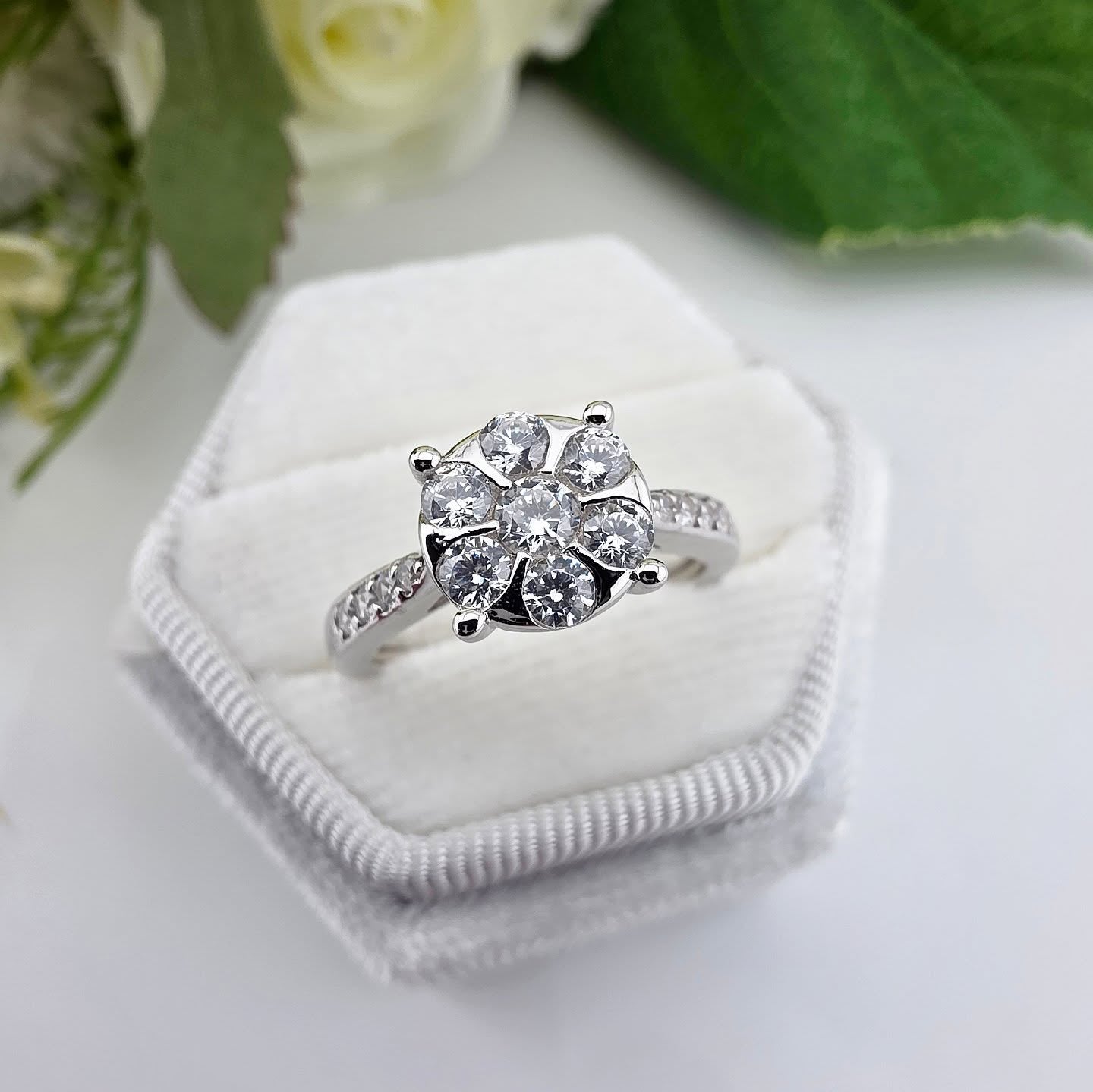 925 Sterling Silver Round Cluster Ring with CZ Shoulders