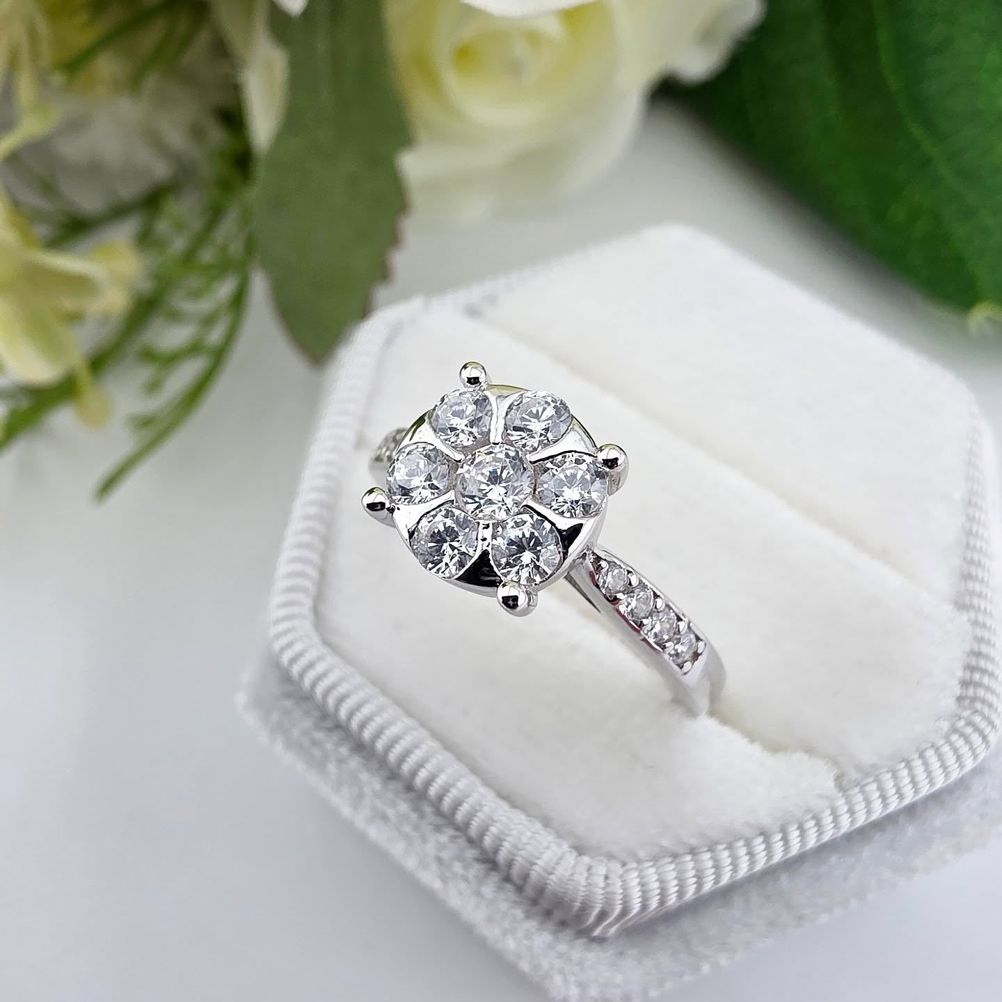 925 Sterling Silver Round Cluster Ring with CZ Shoulders