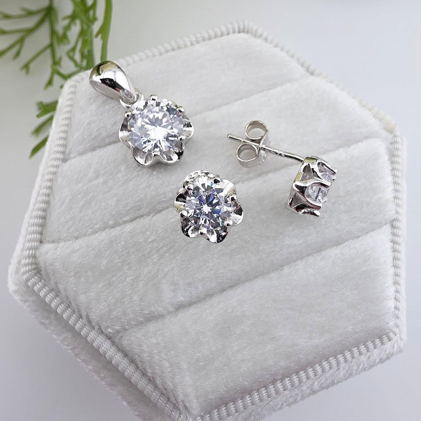 925 Sterling Silver Round Cubic Zirconia Stud Earrings & Pendant Set with 18" Chain
