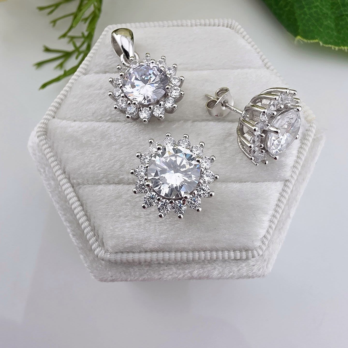 925 Sterling Silver Round Cluster Stud Earrings & Pendant Set with 18" Chain