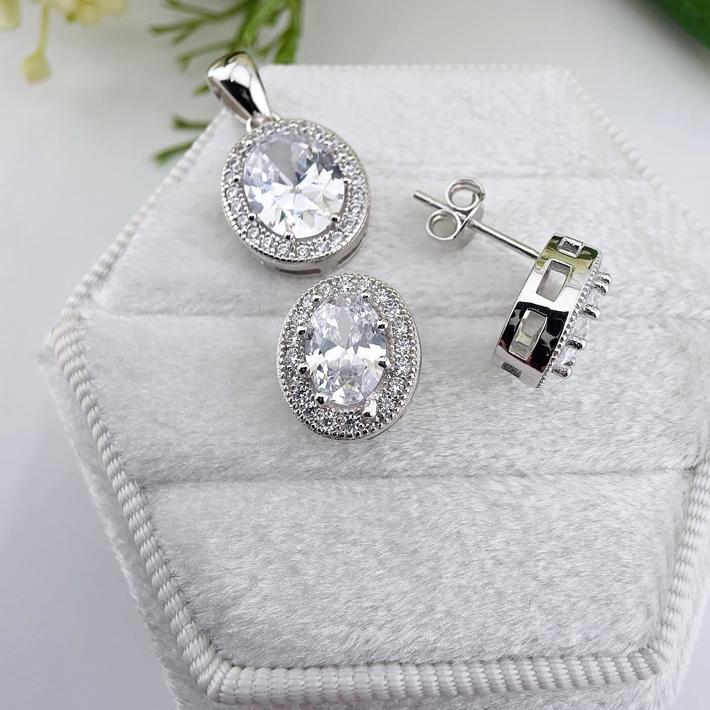 925 Sterling Silver Oval Halo Pendant & Stud Earrings Set with 18" Chain