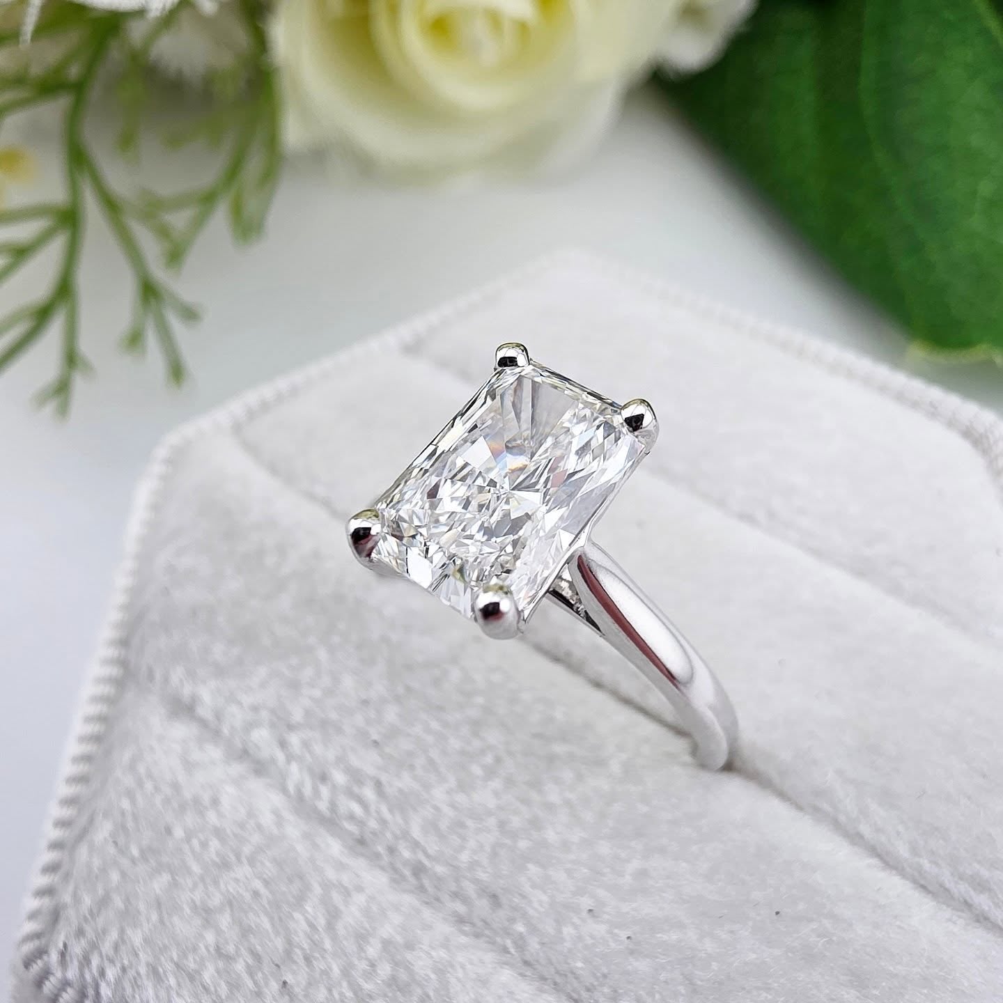 18ct White Gold 2.00ct Radiant Lab Grown Diamond Ring IGI Certified