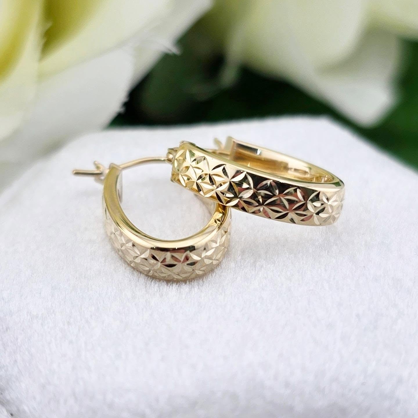 9ct Yellow Gold Diamond Cut Oval Hoop Earrings