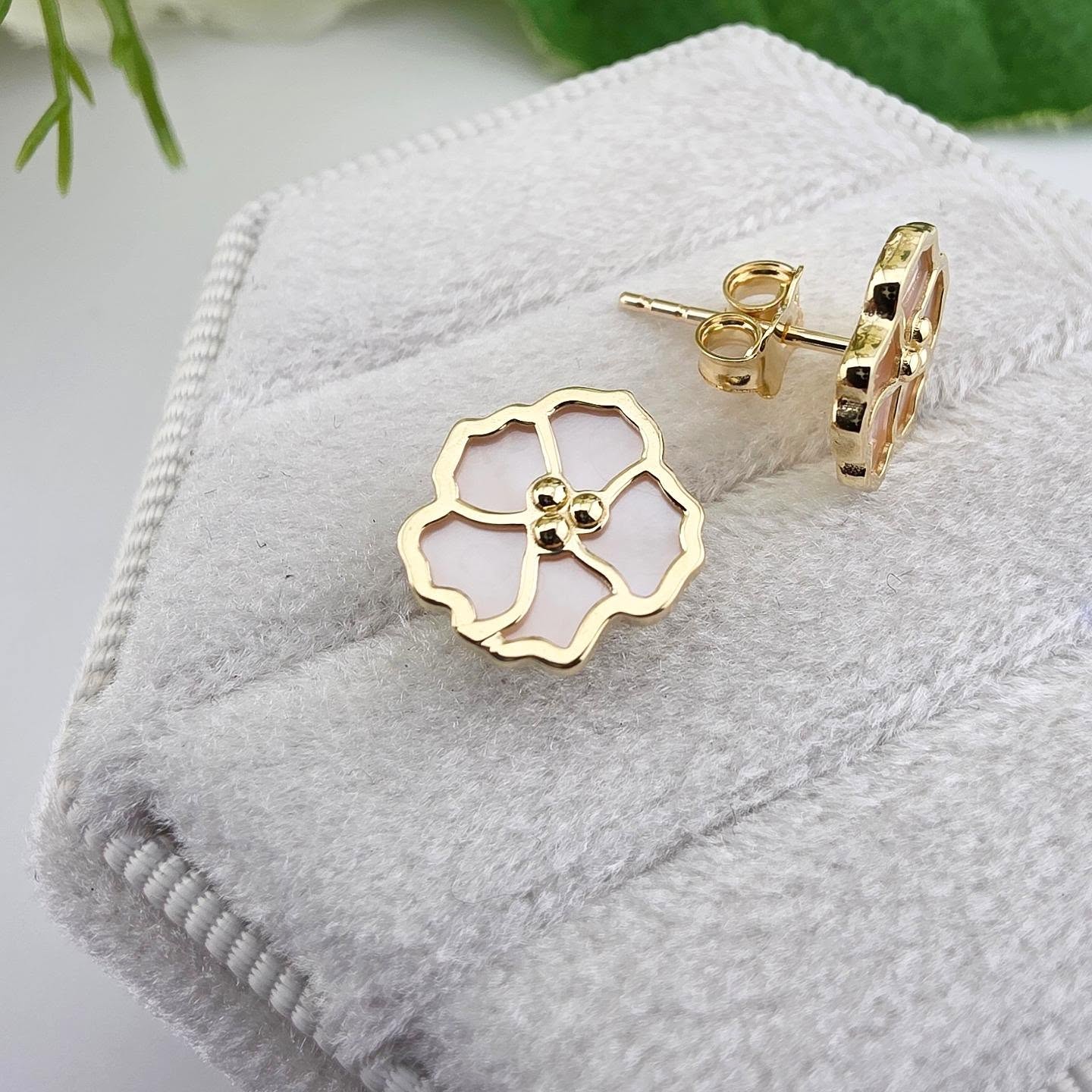9ct Yellow Gold Flower Mother Of Pearl Stud Earrings