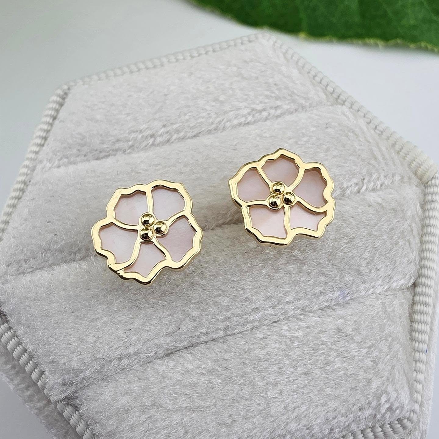 9ct Yellow Gold Flower Mother Of Pearl Stud Earrings