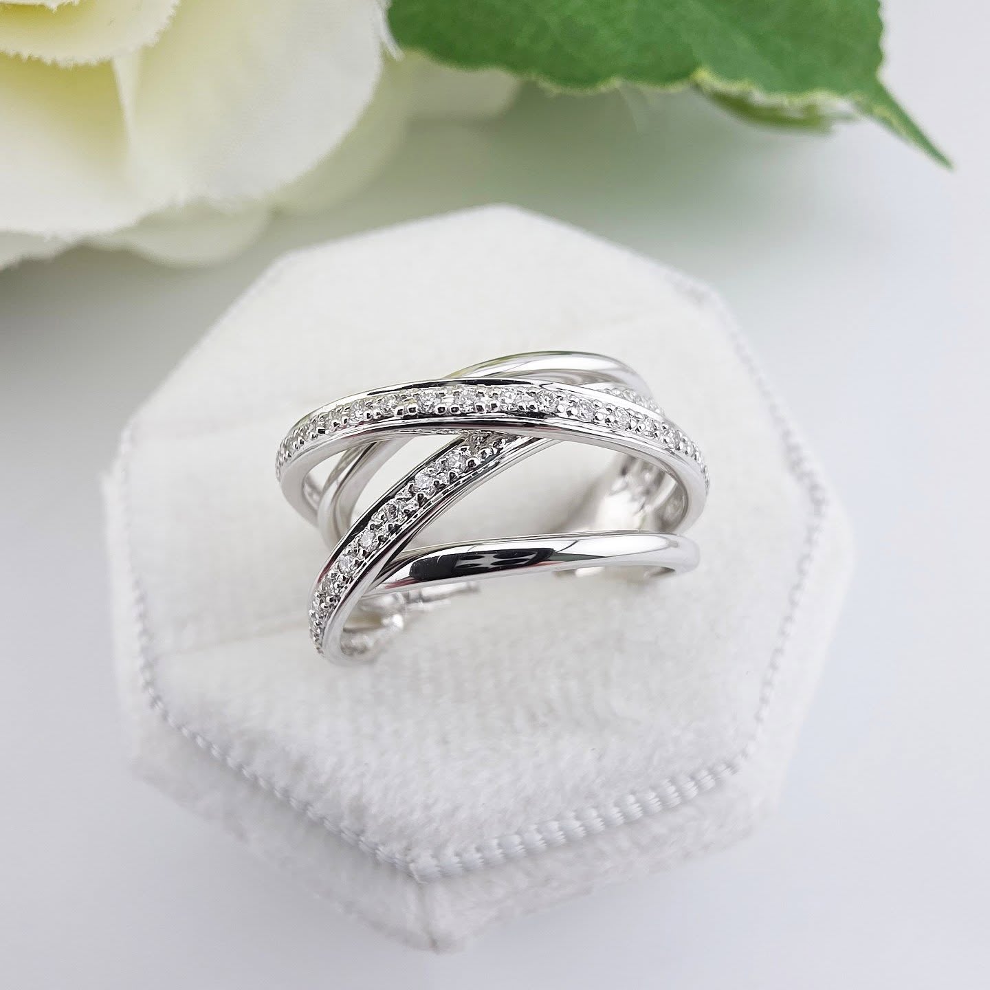 9ct White Gold 0.25ct Diamond Crossover Ring