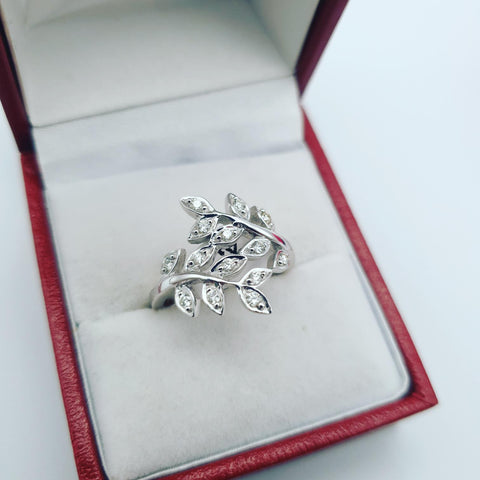 9ct White Gold 0.25ct Diamond Leaf Ring