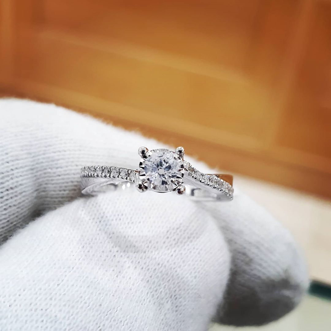 9ct White Gold 0.25ct Solitaire Diamond Ring with Twisted Band