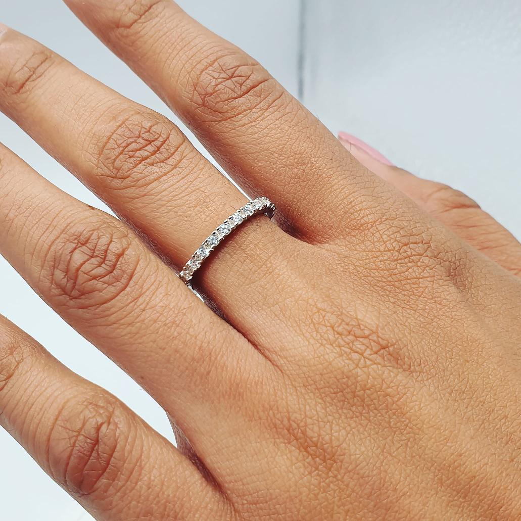 925 Sterling Silver Round Cz Full ET Single Row Ring