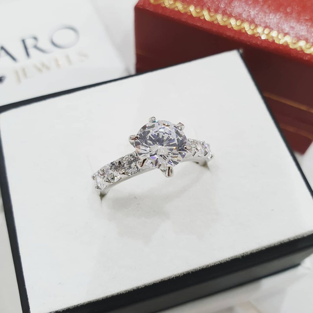 925 Sterling Silver Fancy Round Brilliant Centre Cz Ring