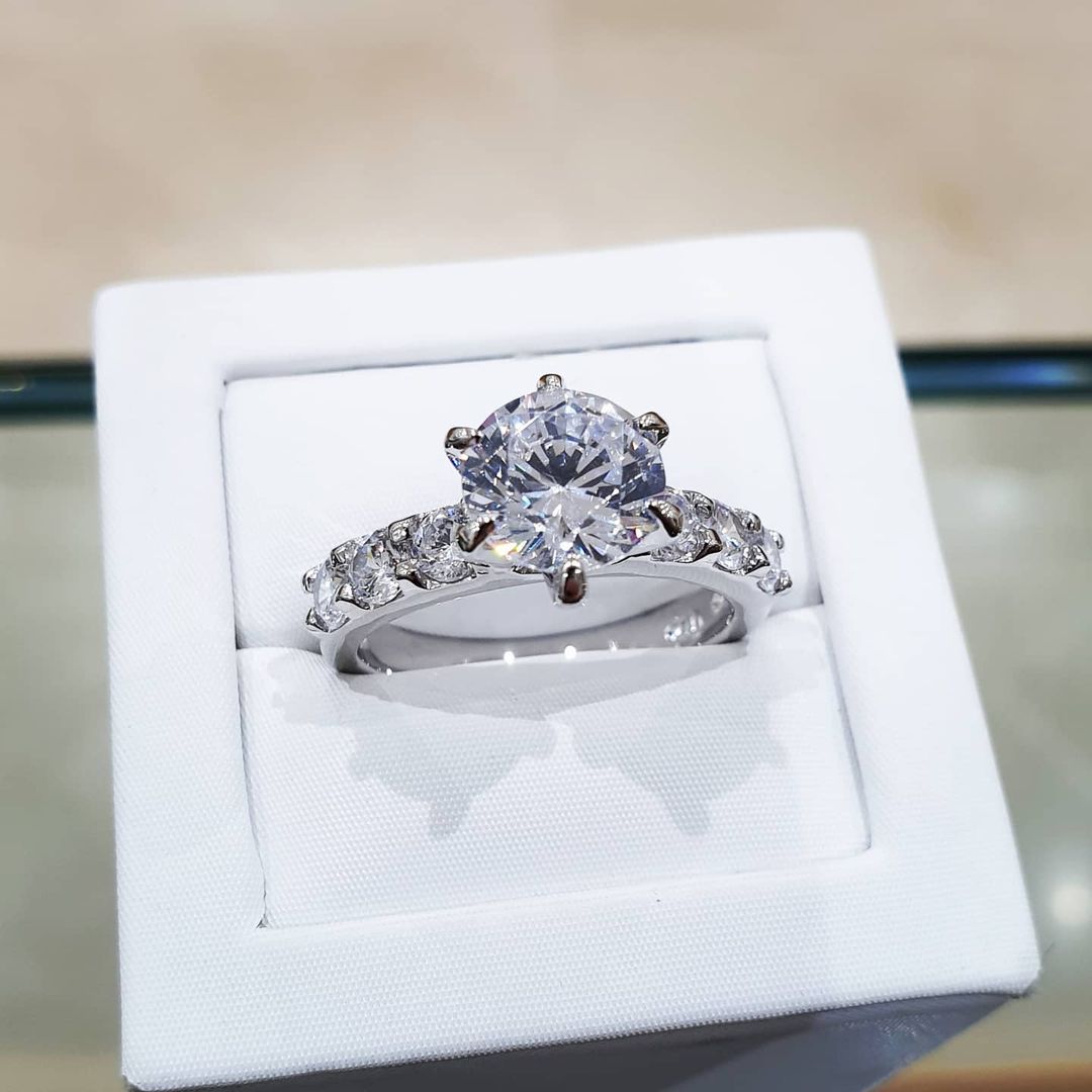 925 Sterling Silver Fancy Round Brilliant Centre Cz Ring
