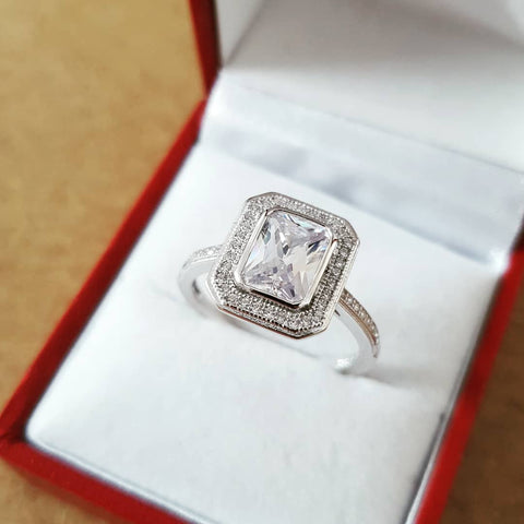 925 Sterling Silver Emerald Cut Cz Centre Ring