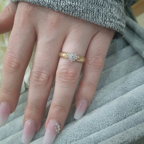 9ct Yellow Gold 0.13ctw H/SI Diamond Cluster Ring