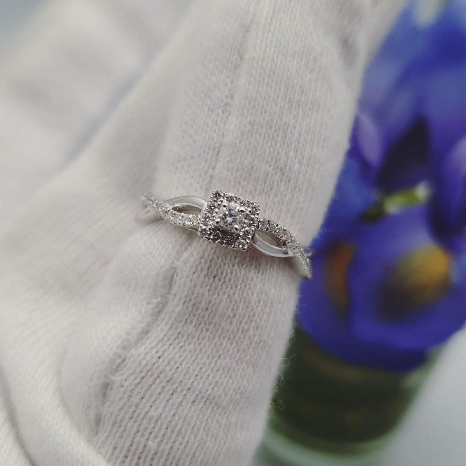 9ct White Gold 0.20ct Diamond Solltaire with Twisted Band Ring