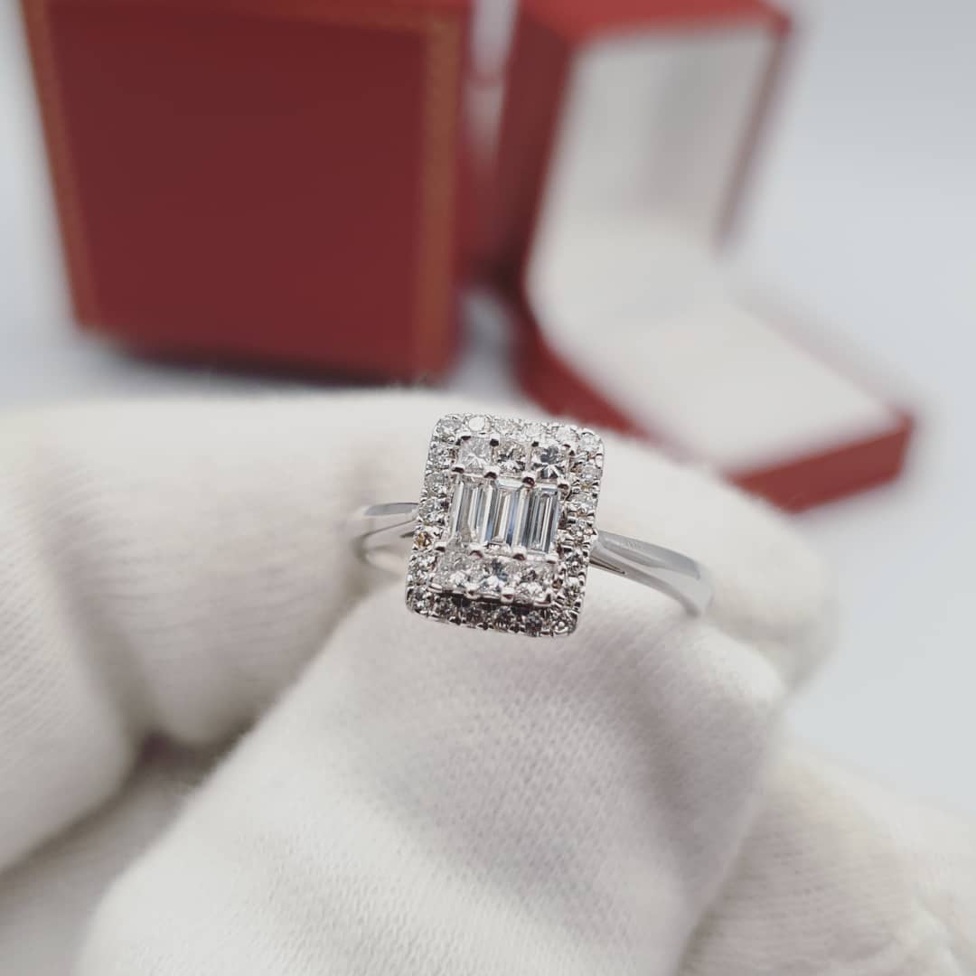 18ct White Gold 0.50ctw Rectangular Halo Style Ring