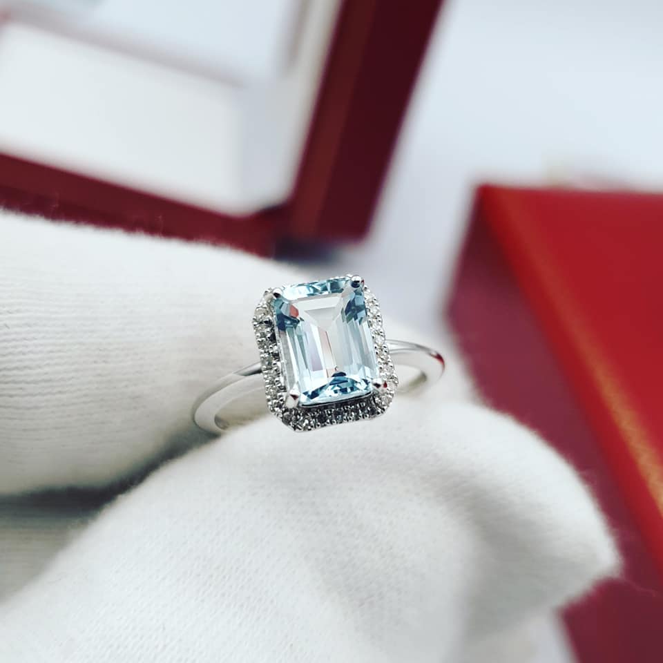 18ct White Gold 2.00ct Aqua & 0.10ct H/SI Diamond Ring