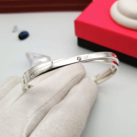 925 Sterling Silver Solid Cz Kiss Bangle