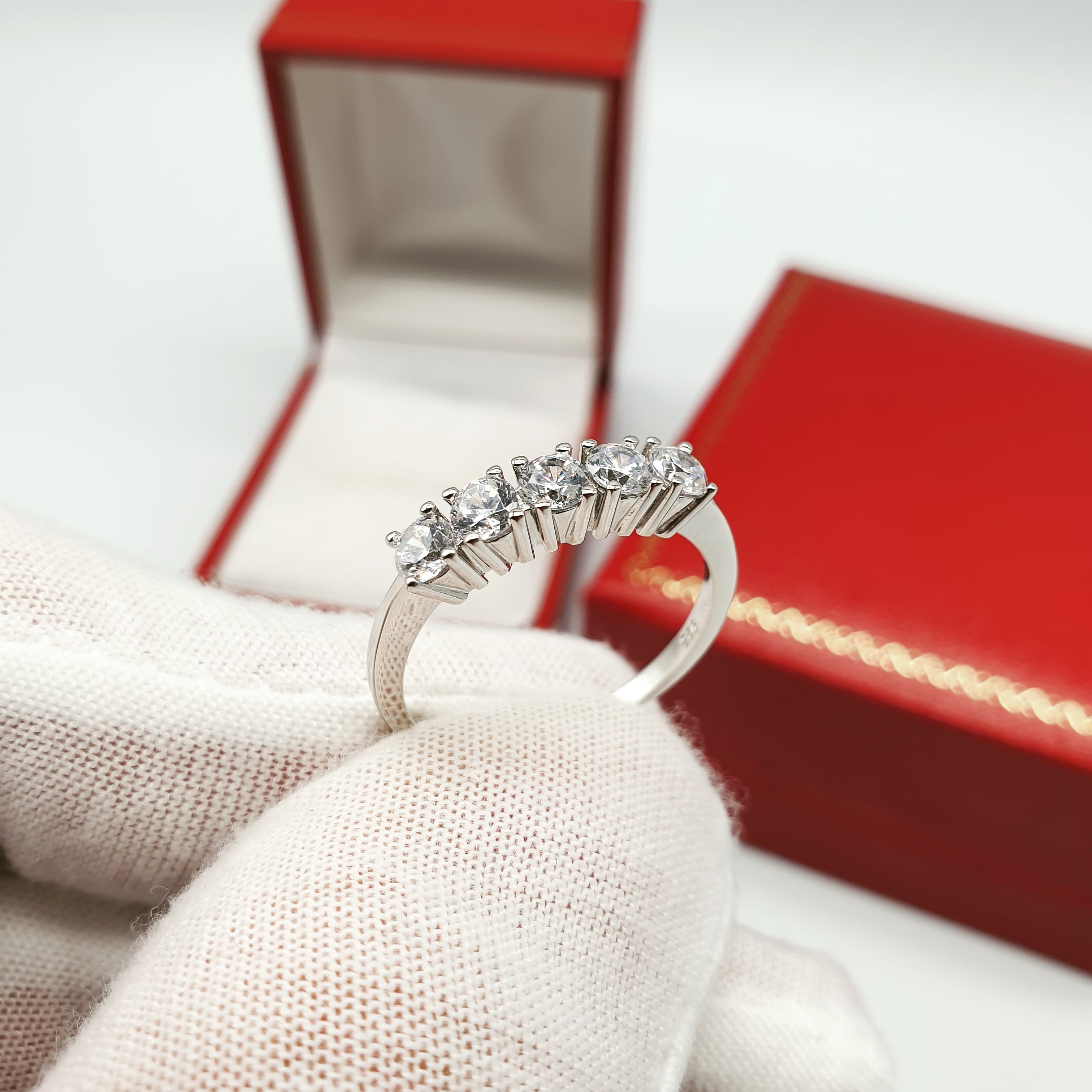 925 Sterling Silver Claw Set 5 Stone Cz Eternity Ring
