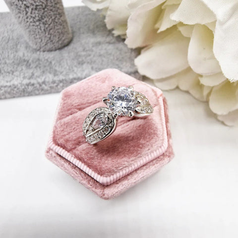 925 Sterling Silver Solitaire with Cz on Shoulders Ring