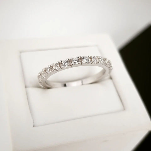 925 Sterling Silver Round Cz Full ET Single Row Ring