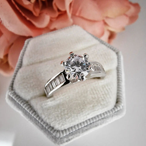 925 Sterling Silver Claw Set Cz Solitaire  Baguette Shoulders Ring