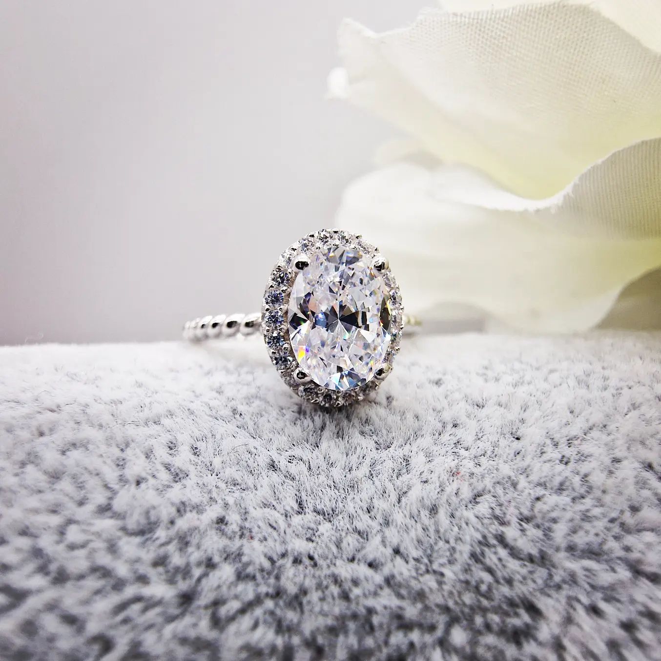 925 Sterling Silver Oval Halo Cz Ring with Twisted Band